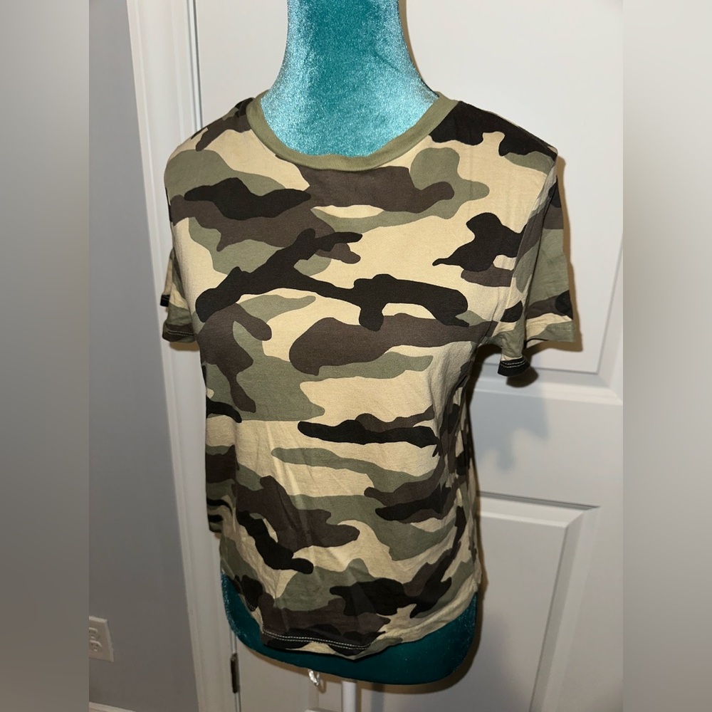 Camo print T-shirt 👚✨